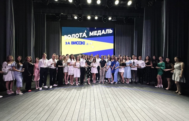 59 золотих та 12 срібних: у Мукачеві нагородили медалістів
