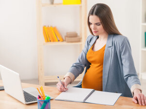 Особливості виплати лікарняних по вагітності та пологах