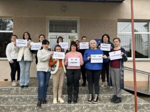 Флешмоб на підтримку прав освітян – Пістрялівська гімназія