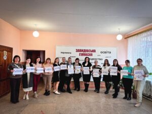 Флешмоб на підтримку прав освітян – Завидівська гімназія