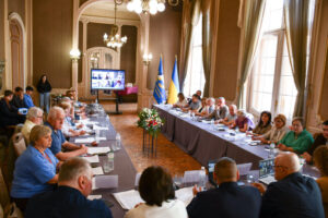 Справедлива оплата праці освітян: лідери обласних організацій обговорили результати дослідження