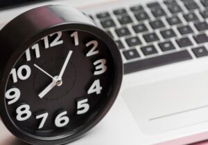 и має працівник відповідати роботодавцю у неробочий час?